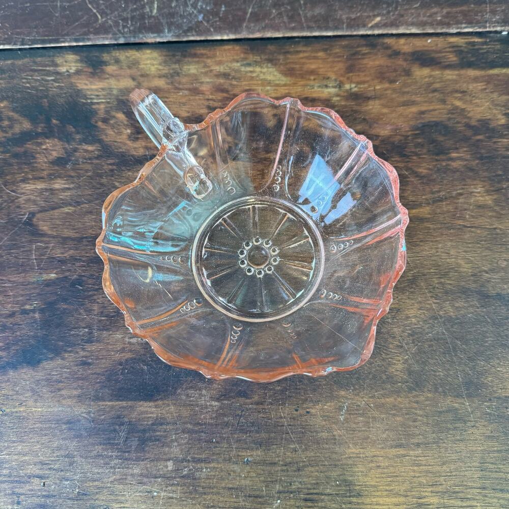 Anchor Hocking Pink Depression Glass Oyster & Pearl Heart shaped‎ candy dish